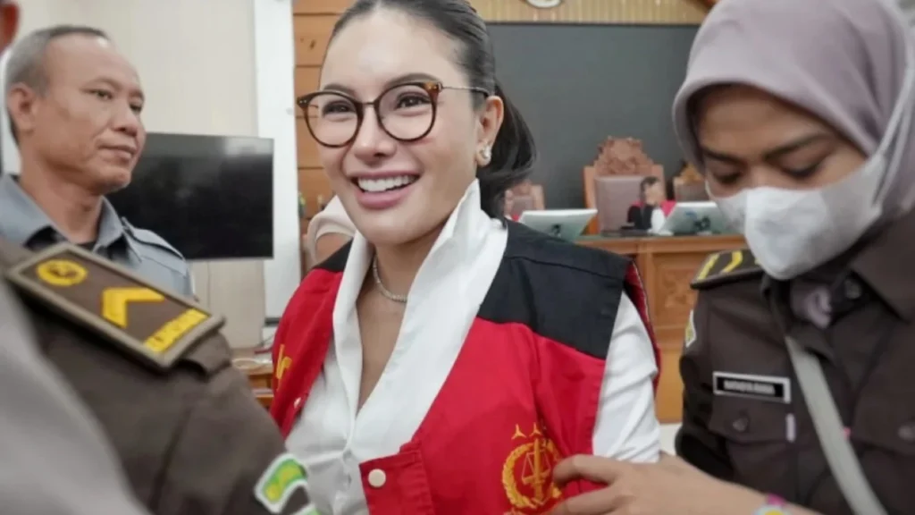 Nikita Mirzani dan Ismail Marzuki Hadapi Dakwaan Pemerasan dan Pencucian Uang
