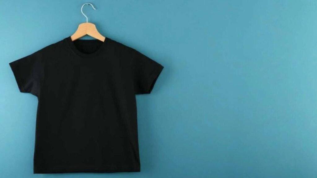 Gaya Stylish dengan Outfit Serba Hitam