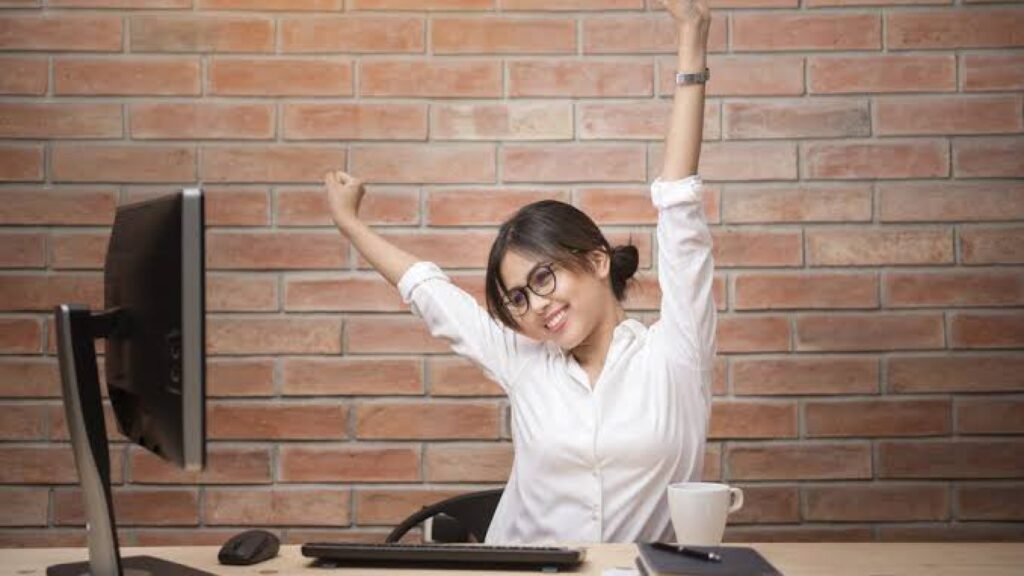 Tetap Fit di Kantor: Beberapa Olahraga Ringan yang Dapat Dilakukan Sambil Bekerja
