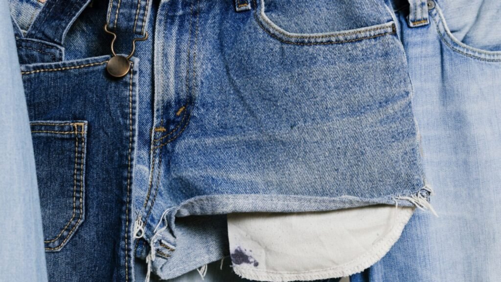 Kembali Trend: Denim Patchwork Hadir Lagi di Panggung Fashion Global